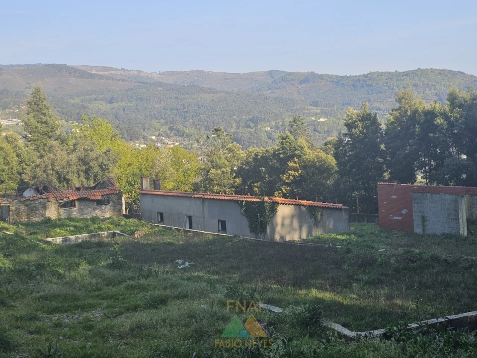 Moradia T4 para Venda em Labruja Foto 9