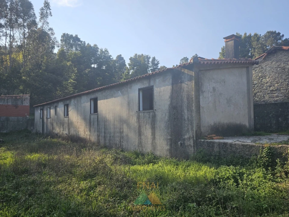 Moradia T4 para Venda em Labruja Foto 3