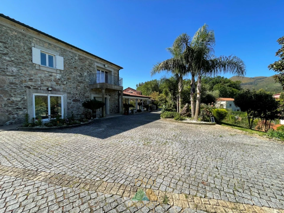 Moradia T3 para Venda em Rebordões (Santa Maria) Foto 5