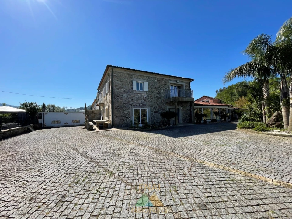 Moradia T3 para Venda em Rebordões (Santa Maria) Foto 6