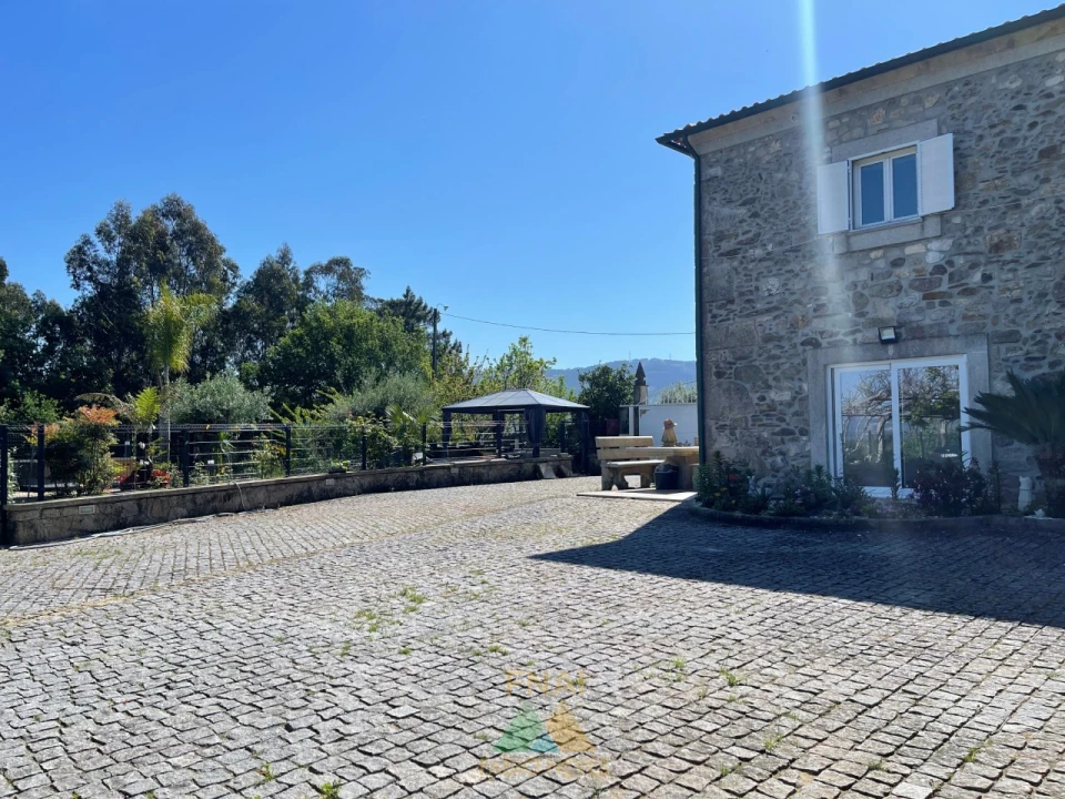 Moradia T3 para Venda em Rebordões (Santa Maria) Foto 8