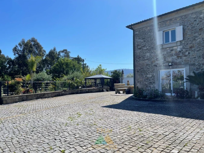 Moradia T3 para Venda em Rebordões (Santa Maria) Foto 8