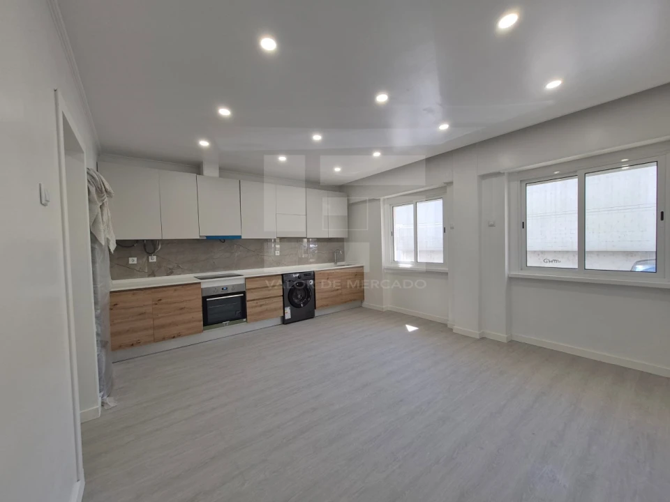 Apartamento T2 para Venda em Águas Livres Foto 1