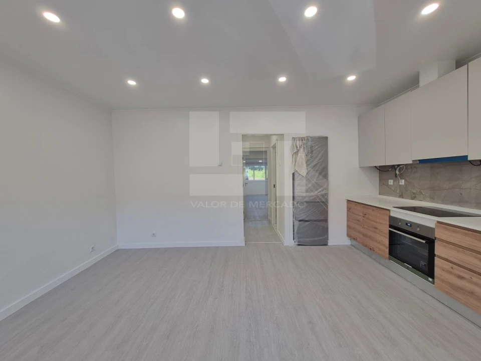 Apartamento T2 para Venda em Águas Livres Foto 4