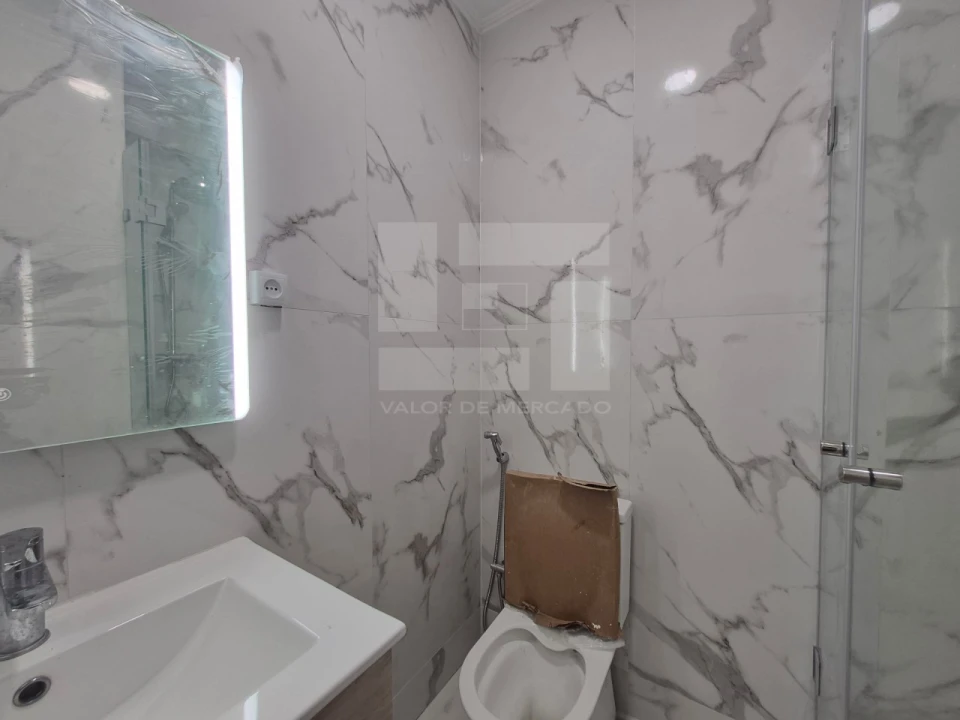 Apartamento T2 para Venda em Águas Livres Foto 5