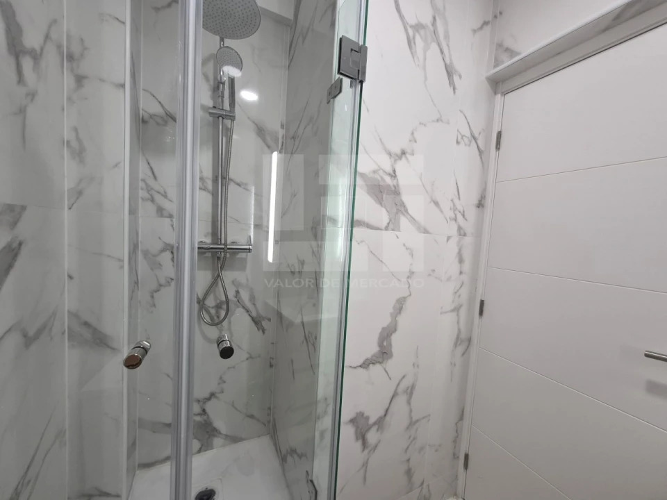 Apartamento T2 para Venda em Águas Livres Foto 6