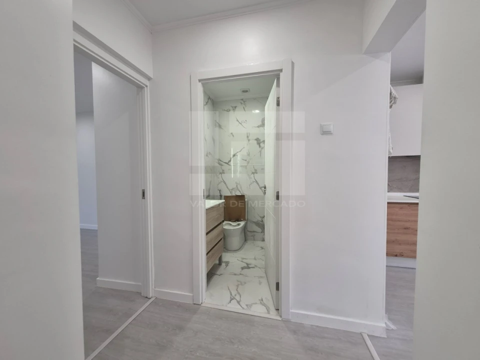 Apartamento T2 para Venda em Águas Livres Foto 8