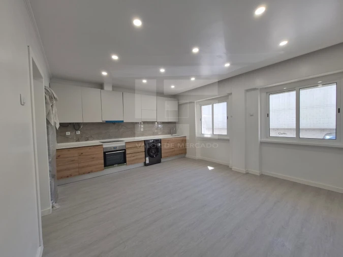 Apartamento T2 para Venda em Águas Livres Foto 1