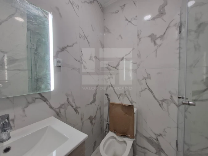 Apartamento T2 para Venda em Águas Livres Foto 5