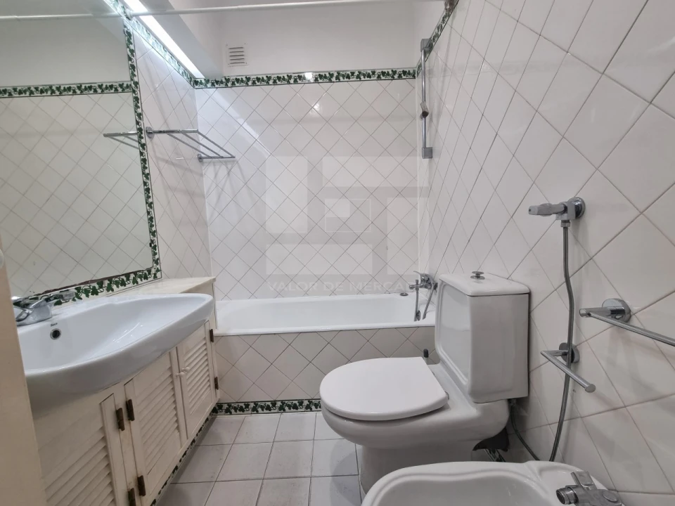 Apartamento T2 para Arrendamento em Misericórdia Foto 8