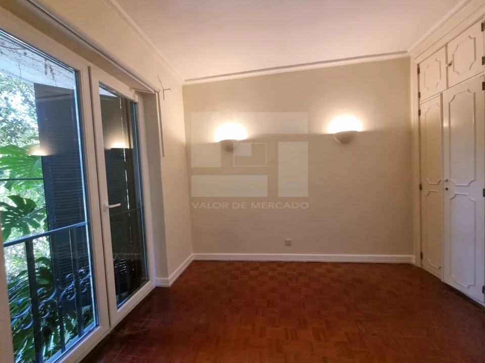 Apartamento T2 para Arrendamento em Misericórdia Foto 16