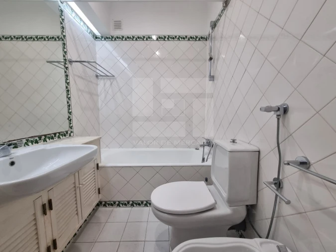 Apartamento T2 para Arrendamento em Misericórdia Foto 7