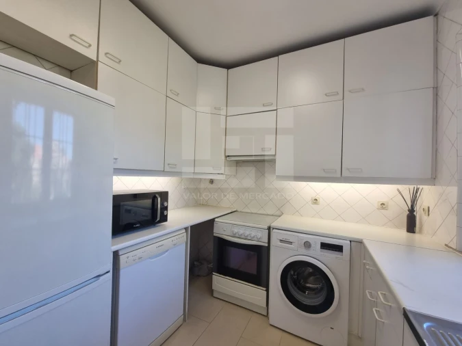 Apartamento T2 para Arrendamento em Misericórdia Foto 13