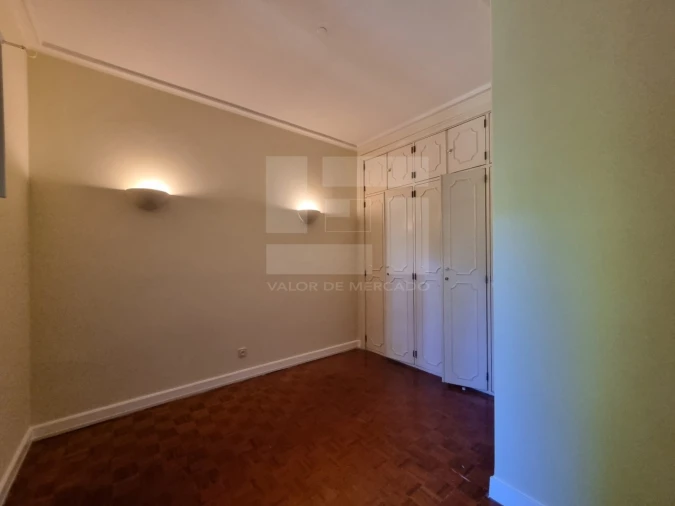 Apartamento T2 para Arrendamento em Misericórdia Foto 14