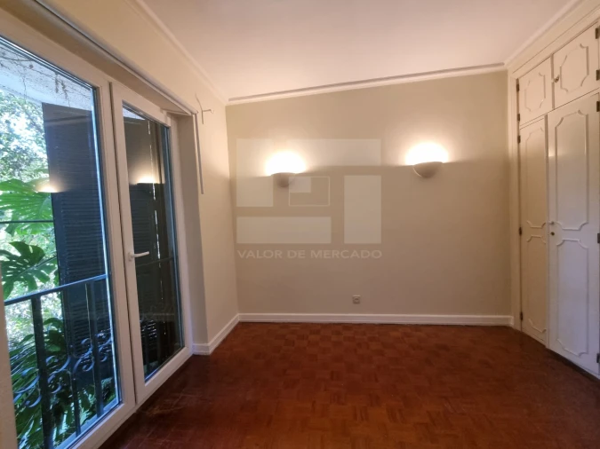 Apartamento T2 para Arrendamento em Misericórdia Foto 16