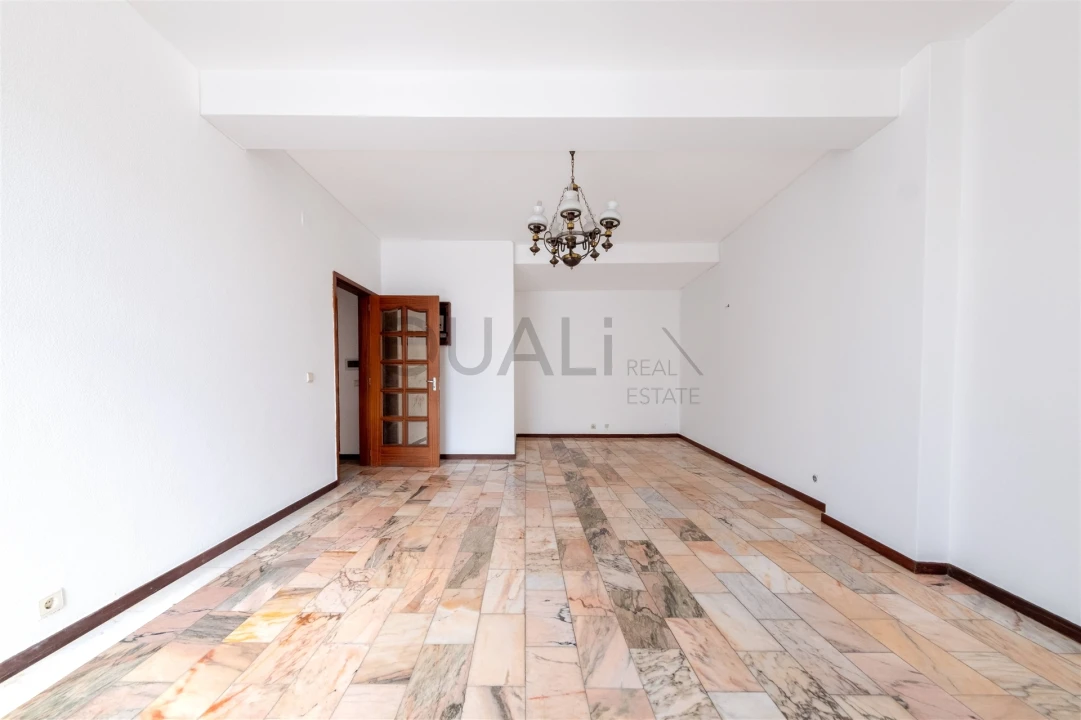 Apartamento T2 para Venda em Funchal (Se) Foto 2