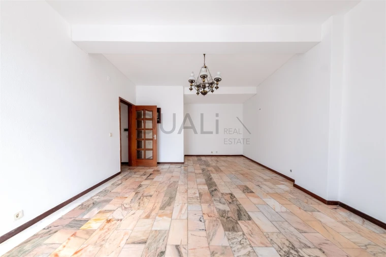 Apartamento T2 para Venda em Funchal (Se) Foto 2