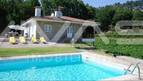 Moradia T3 para Venda em Bouro (Santa Maria)