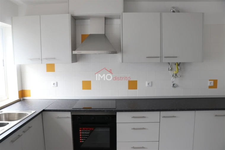 Apartamento T3 para Arrendamento em Sé e São Lourenço Foto 8