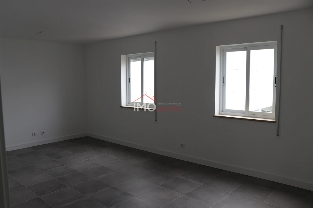 Apartamento T3 para Arrendamento em Sé e São Lourenço Foto 17