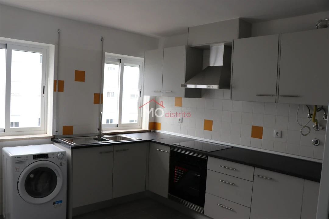 Apartamento T3 para Arrendamento em Sé e São Lourenço Foto 7