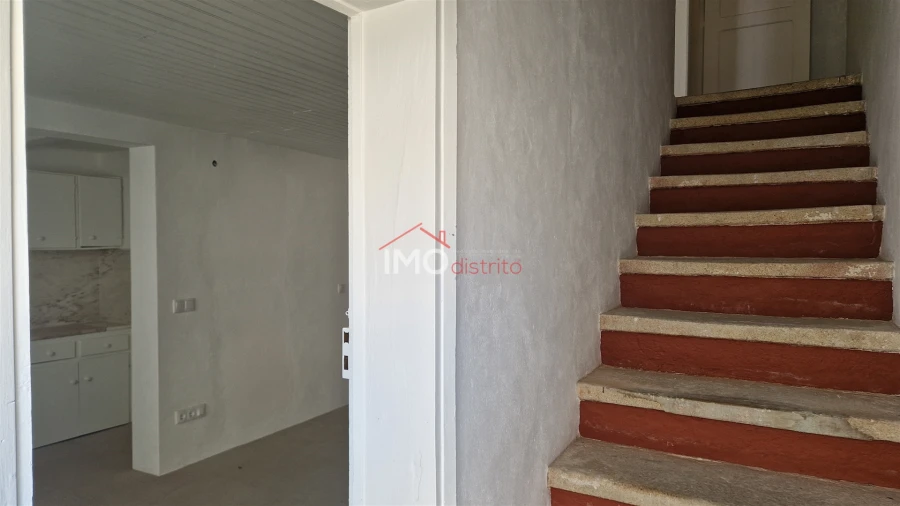 Moradia T2 para Venda em Santa Maria da Devesa Foto 3
