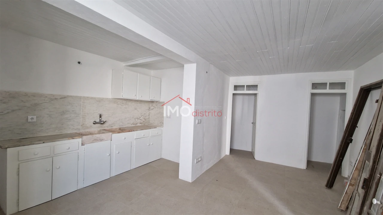 Moradia T2 para Venda em Santa Maria da Devesa Foto 4