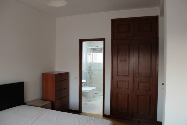 Apartamento T1 para Arrendamento em Sé Nova, Santa Cruz, Almedina e São Bartolomeu Foto 7