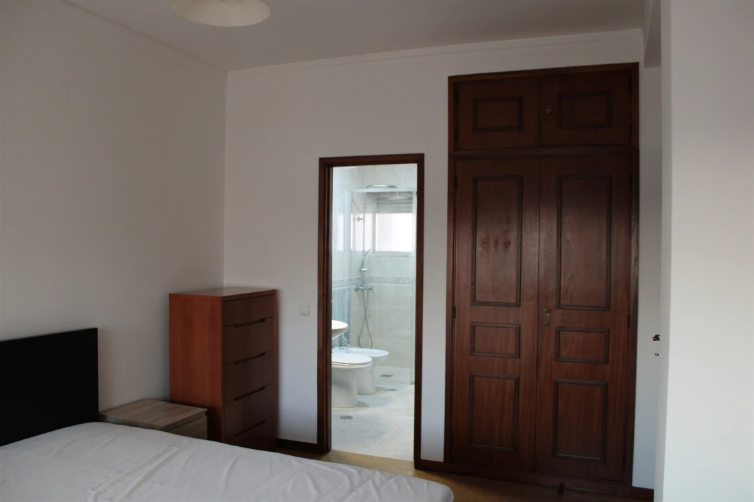 Apartamento T1 para Arrendamento em Sé Nova, Santa Cruz, Almedina e São Bartolomeu Foto 7