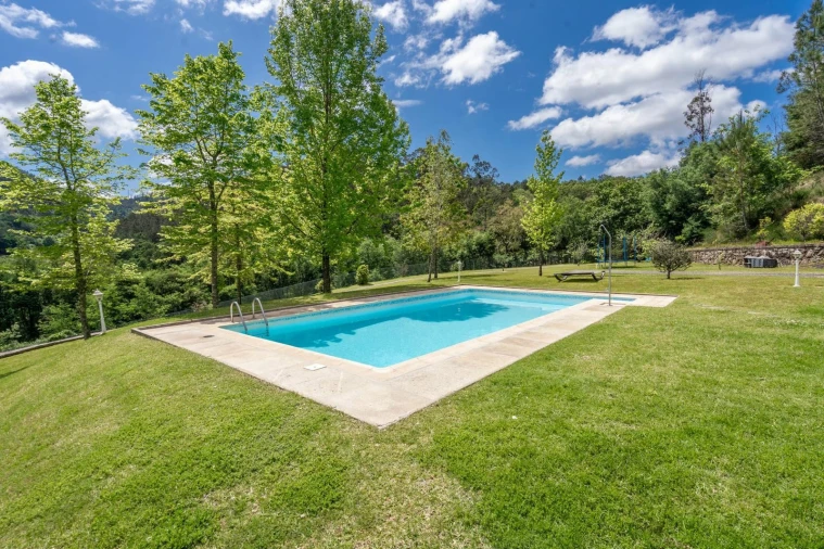 Quinta T3 para Venda em Bouro (Santa Maria)