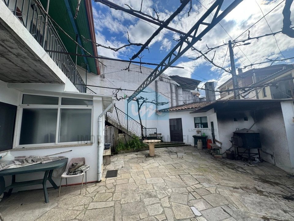 Moradia T3 para Venda em Suçães Foto 15