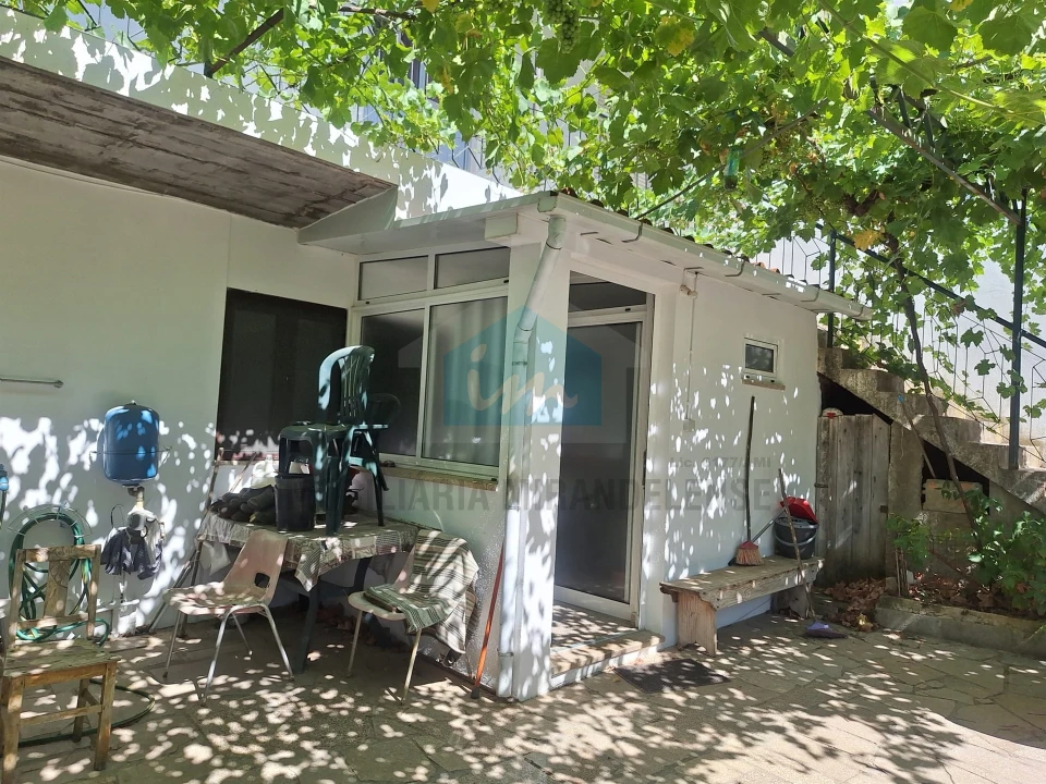 Moradia T3 para Venda em Suçães Foto 17