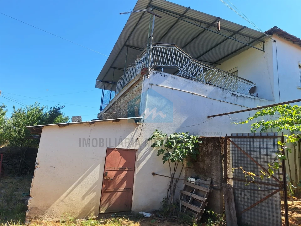 Moradia T3 para Venda em Suçães Foto 16