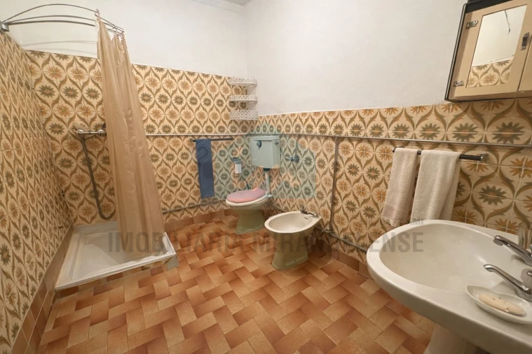 Moradia T3 para Venda em Suçães Foto 11