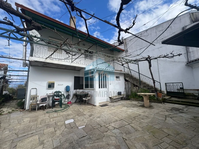 Moradia T3 para Venda em Suçães Foto 1