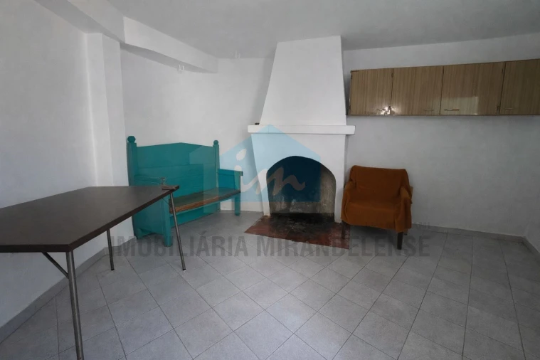 Moradia T3 para Venda em Suçães Foto 5