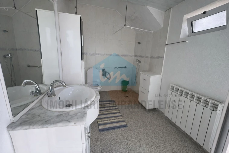 Moradia T3 para Venda em Suçães Foto 7