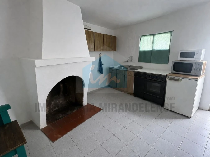 Moradia T3 para Venda em Suçães Foto 4