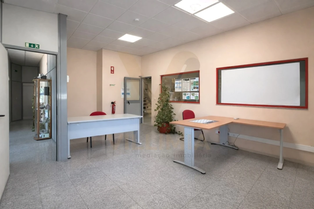 Armazém para Arrendamento em Padreiro (Salvador e Santa Cristina) Foto 15