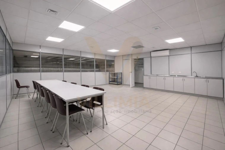 Armazém para Arrendamento em Padreiro (Salvador e Santa Cristina) Foto 39