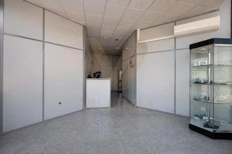 Armazém para Arrendamento em Padreiro (Salvador e Santa Cristina) Foto 9