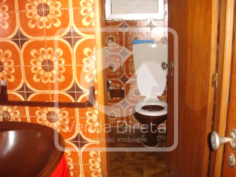 Armazém para Venda em Praia da Vitoria (Santa Cruz) Foto 12