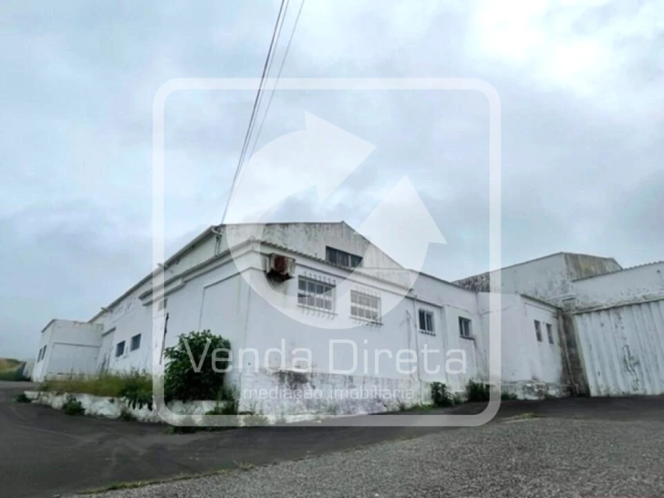 Armazém para Venda em Praia da Vitoria (Santa Cruz) Foto 21