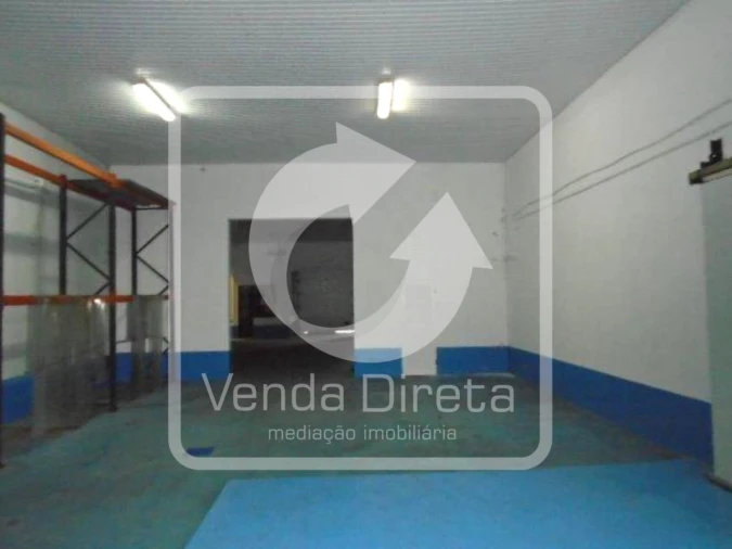 Armazém para Venda em Praia da Vitoria (Santa Cruz) Foto 5