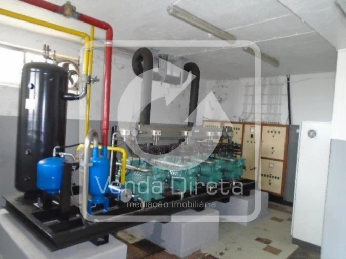 Armazém para Venda em Praia da Vitoria (Santa Cruz) Foto 9