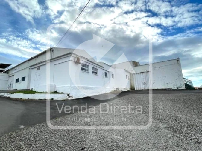 Armazém para Venda em Praia da Vitoria (Santa Cruz) Foto 22