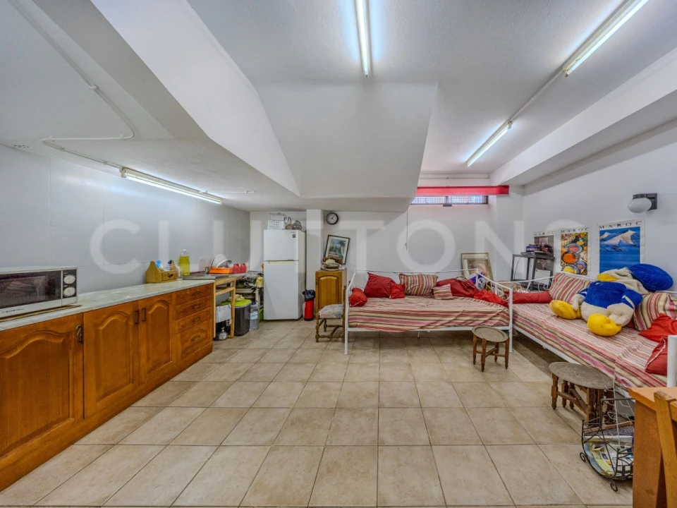 Armazém para Venda em Quarteira Foto 3