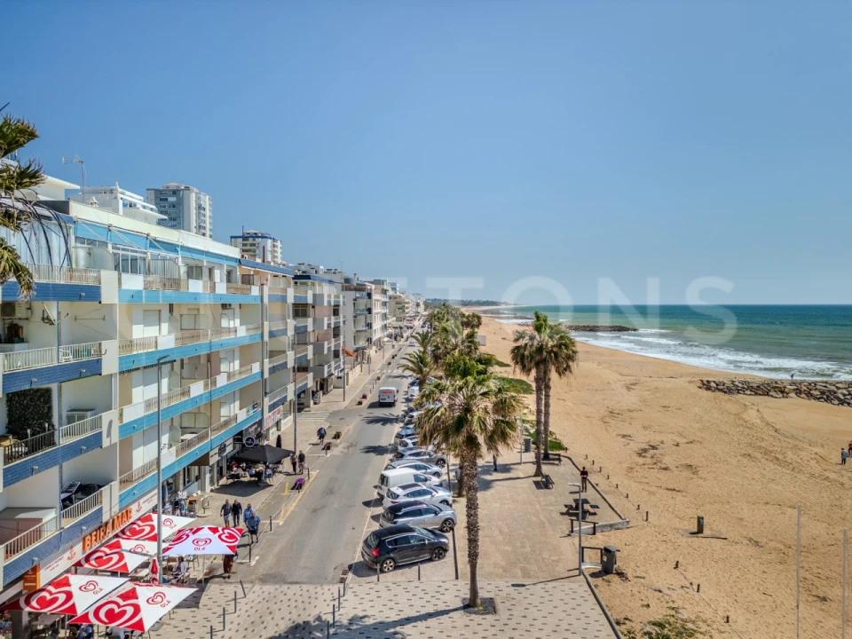 Armazém para Venda em Quarteira Foto 1