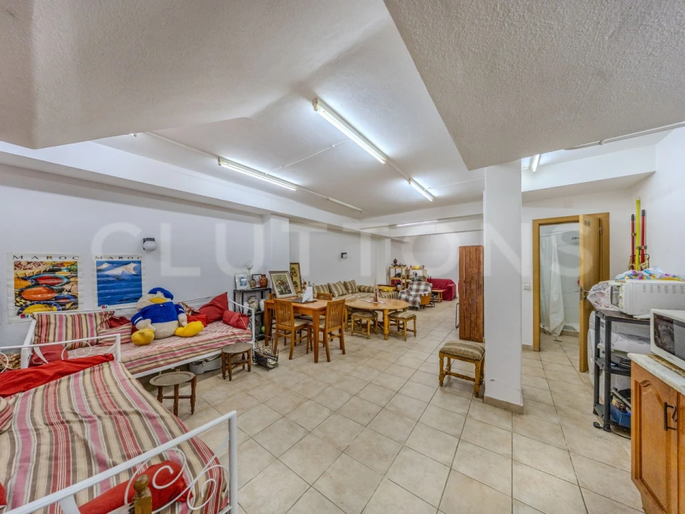 Armazém para Venda em Quarteira Foto 16