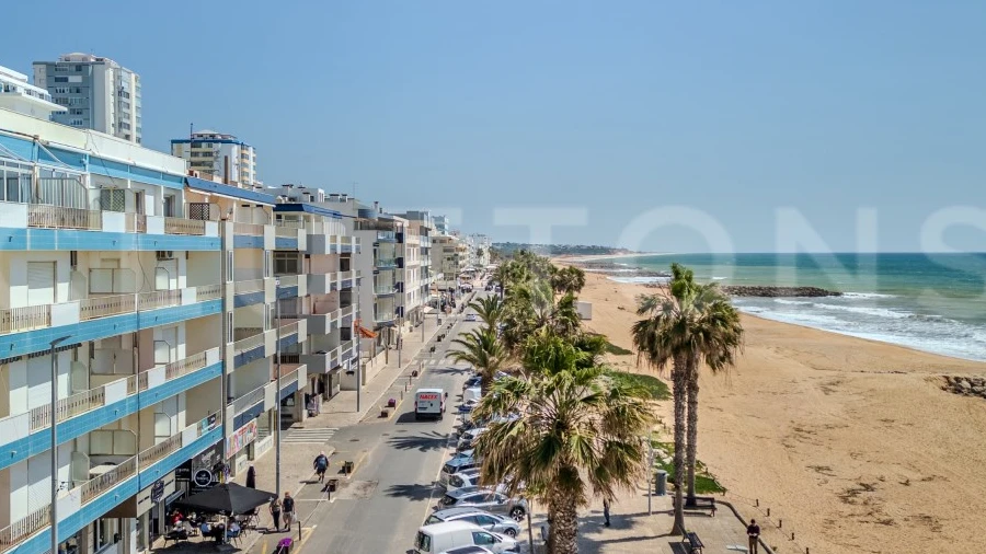 Armazém para Venda em Quarteira
